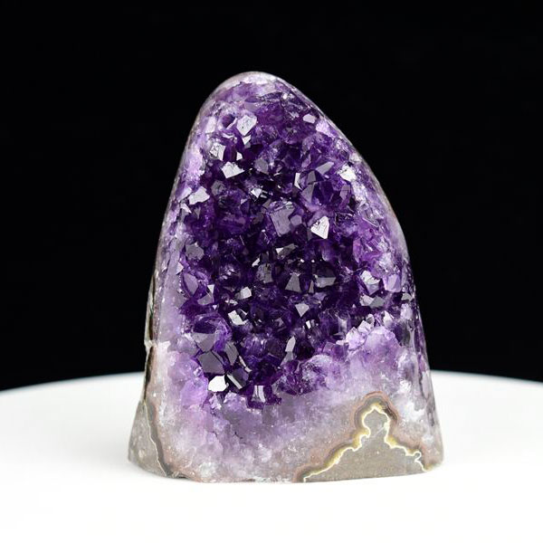 アメジストクラスターを卸価格で販売中。在庫量・品質、業界トップ