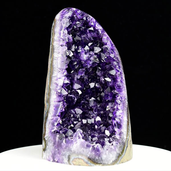 アメジストクラスターを卸価格で販売中。在庫量・品質、業界トップ