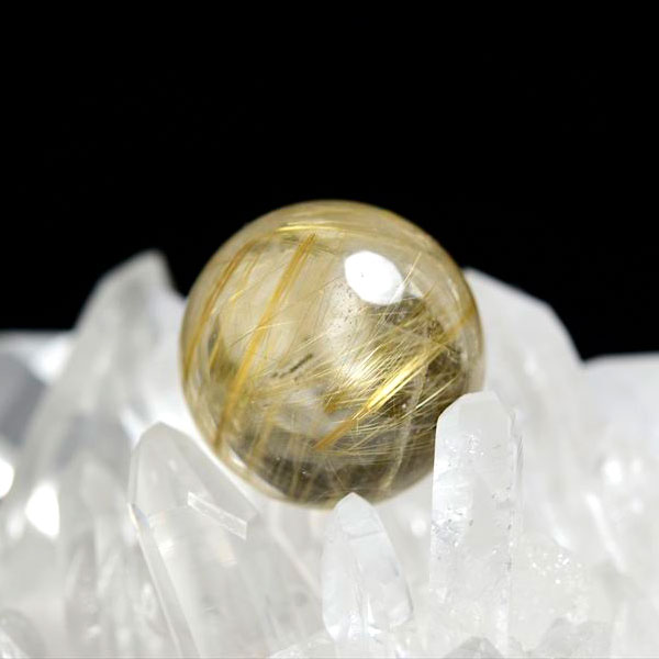 ルチルクォーツ　ゴールドルチル　丸玉　置物　金運　商売繁盛　針水晶　パワーストーン