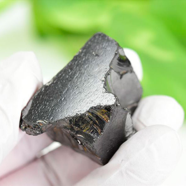 シュンガイト｜天然フラーレンを含む鉱石｜水の浄化や電磁波対策に