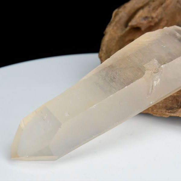 天然石 置物 激レア！ アメジストと熔岩石のコラボ 手彫り 彫刻 トカゲ 670g 天然石