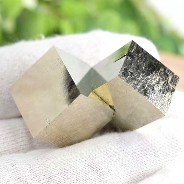 スペイン産　パイライト　キュービックパイライト　連結　黄鉄鉱　パイライトキューブ　Navajun Spain Pyrite