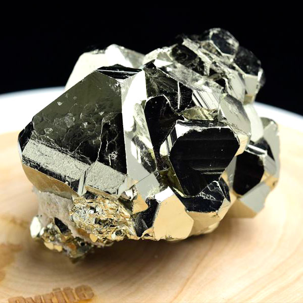 パイライト　黄鉄鉱　クラスター　原石　結晶　ペルー　ワンサラ　pyrite　cocos　Huanzala　天然石　パワーストーン