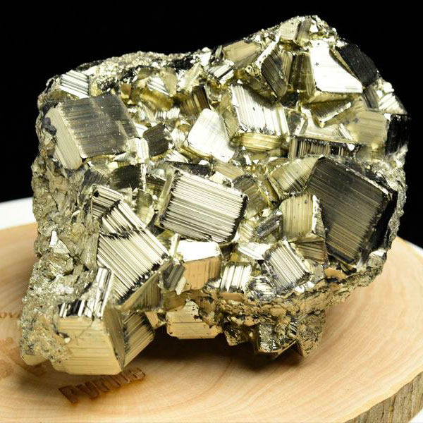 パイライト　黄鉄鉱　クラスター　原石　キューブ　結晶　ペルー　ワンサラ　pyrite　Huanzala　天然石　パワーストーン