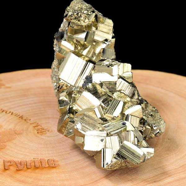 パイライト　原石　黄鉄鉱　結晶　鉱物　ペルー　ワンサラ　pyrite　Huanzala　天然石　パワーストーン