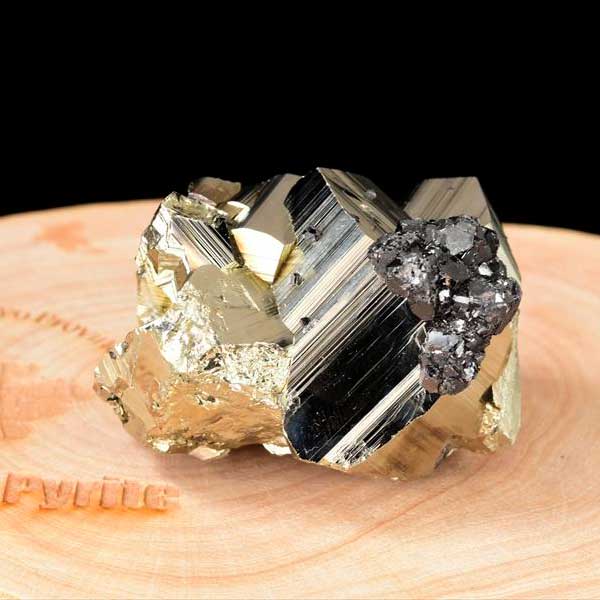 パイライト　原石　黄鉄鉱　結晶　鉱物　ペルー　ワンサラ　pyrite　Huanzala　天然石　パワーストーン