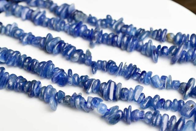 カイヤナイト　さざれ　連　ビーズ