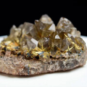 ゴールドルチル ルチルクォーツクラスター原石を卸価格で販売中