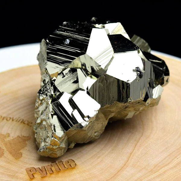 パイライト　黄鉄鉱　クラスター　原石　結晶　ペルー　ワンサラ　pyrite　cocos　Huanzala　天然石　パワーストーン