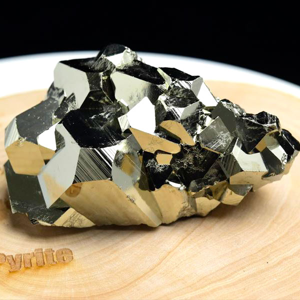 パイライト　黄鉄鉱　クラスター　原石　結晶　ペルー　ワンサラ　pyrite　cocos　Huanzala　天然石　パワーストーン