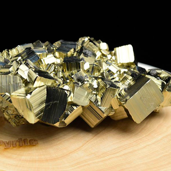 パイライト　黄鉄鉱　クラスター　原石　キューブ　結晶　ペルー　ワンサラ　pyrite　Huanzala　天然石　パワーストーン