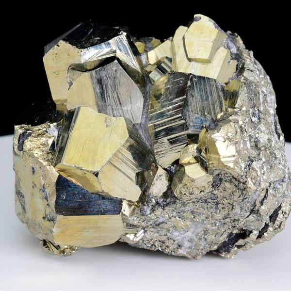 パイライト　黄鉄鉱　クラスター　原石　結晶　ペルー　ワンサラ　pyrite　cocos　Huanzala　天然石　パワーストーン