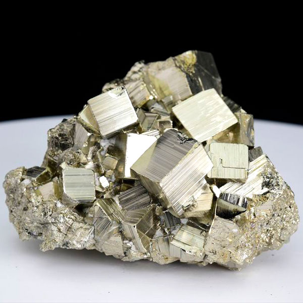 パイライト　原石　黄鉄鉱　結晶　鉱物　ペルー　ワンサラ　pyrite　Huanzala　天然石　パワーストーン