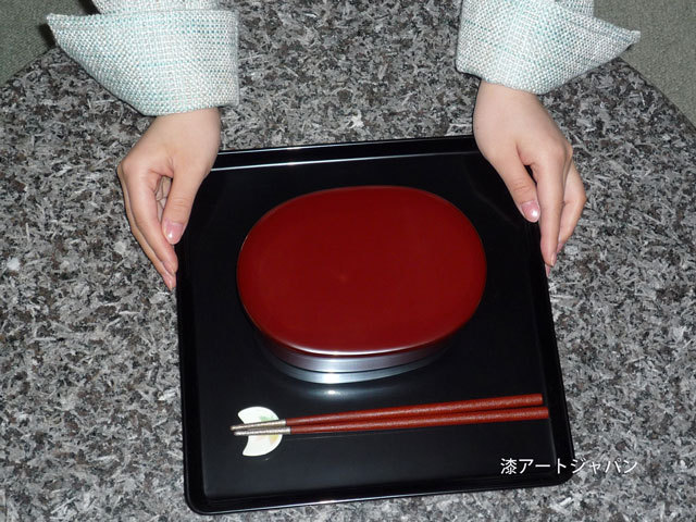 輪島漆塗り うるみ（赤色）の2段弁当箱と箸「お一人様膳セット」