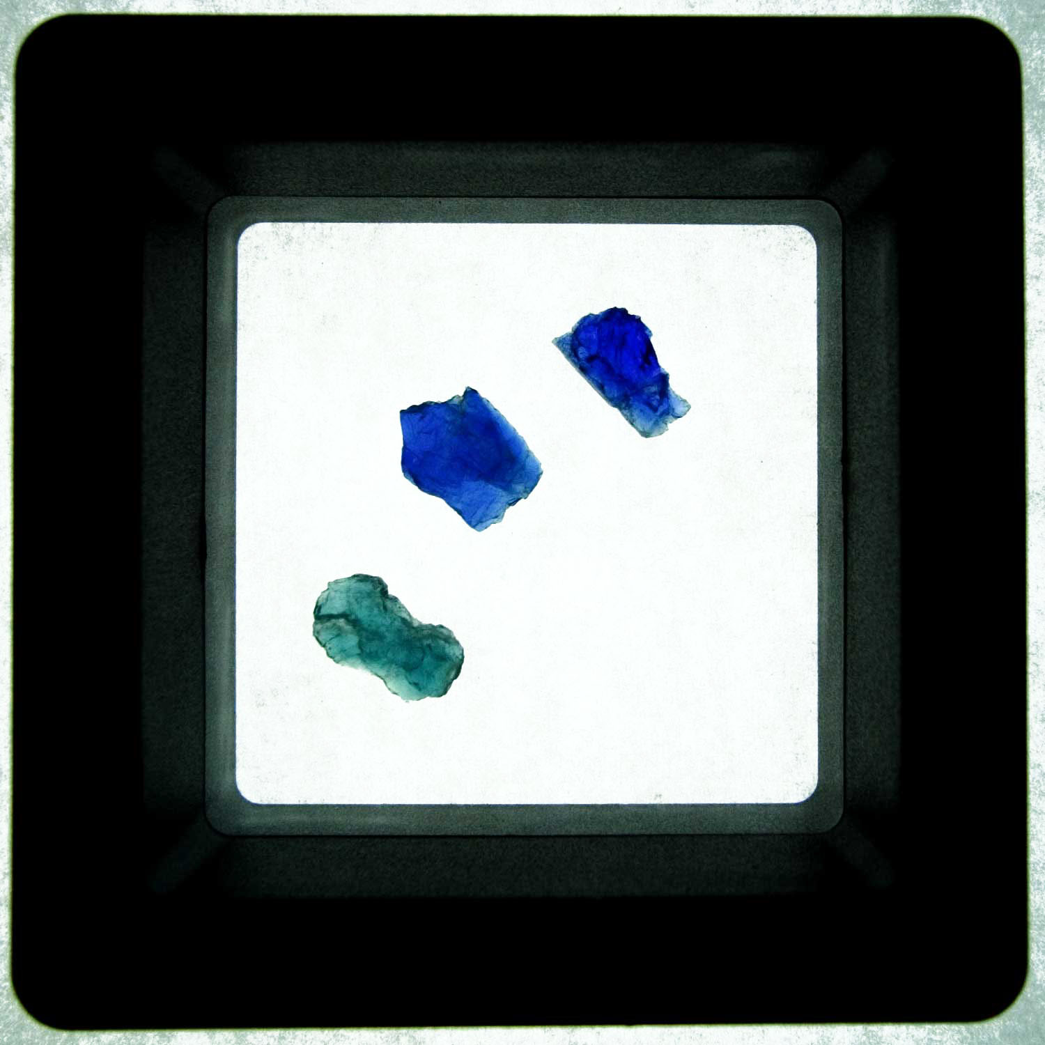 アウイナイト原石　３色セット　計１．３００ｃｔ