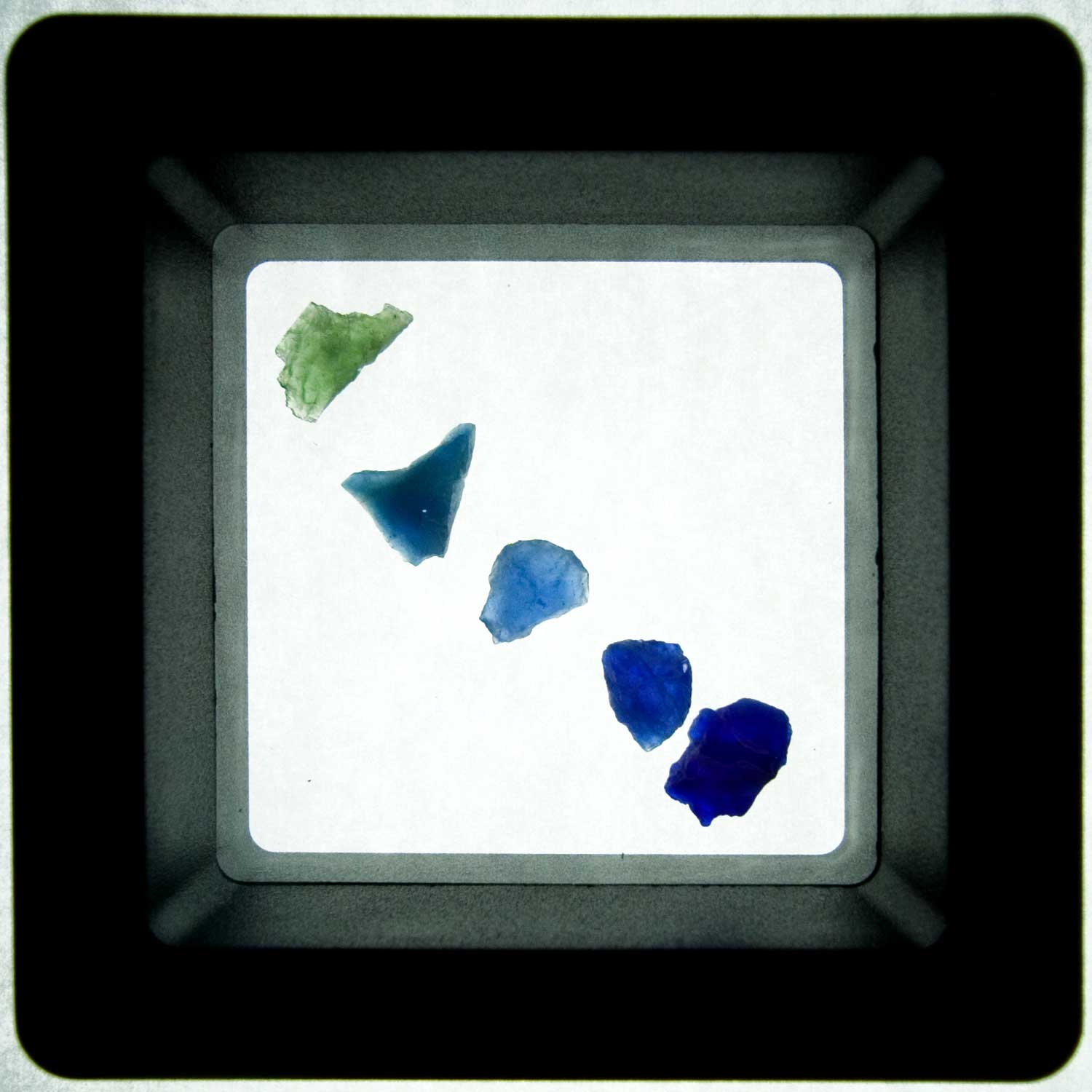 アウイナイト原石　５色セット　計２．４９０ｃｔ