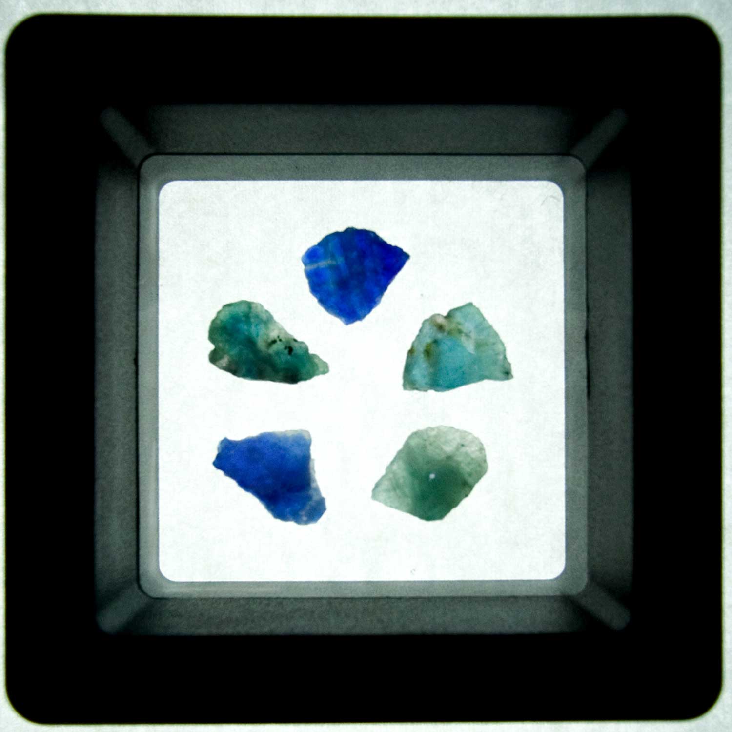アウイナイト原石　５色セット　計４．２２０ｃｔ