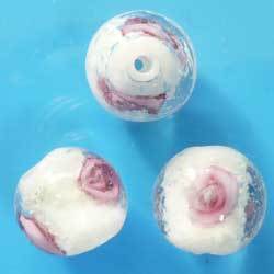 蓄光　グラスビーズ　１２ｍｍ　ホワイト＆薔薇