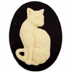 ４０×３０　アクリルカメオ　猫　黒