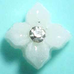 ４ｍｍ　グラスカボ　花型　ホワイト