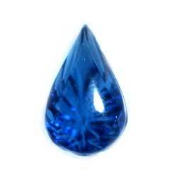 ８×４．８　ティアドロップ　彫刻サファイア