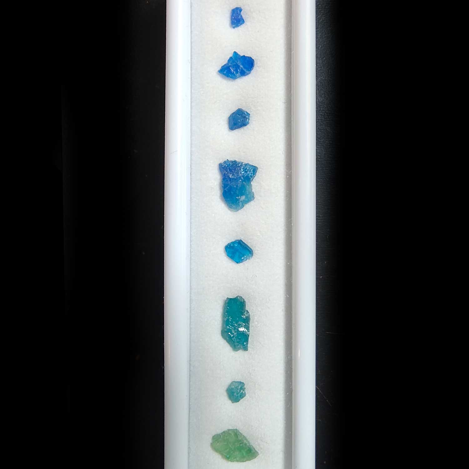 アウイナイト原石　長ケース　2.110ct