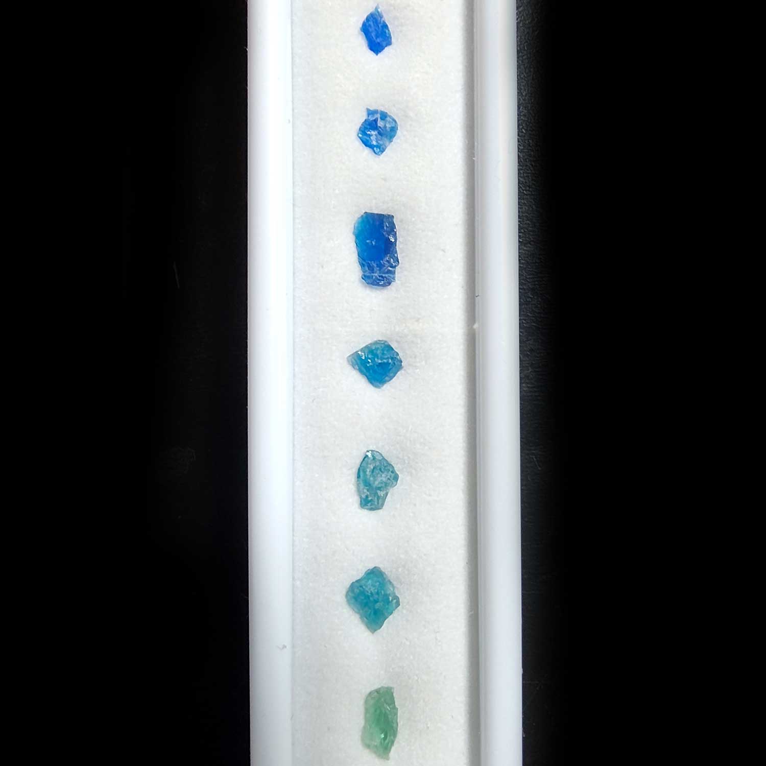 アウイナイト原石　長ケース　1.220ct