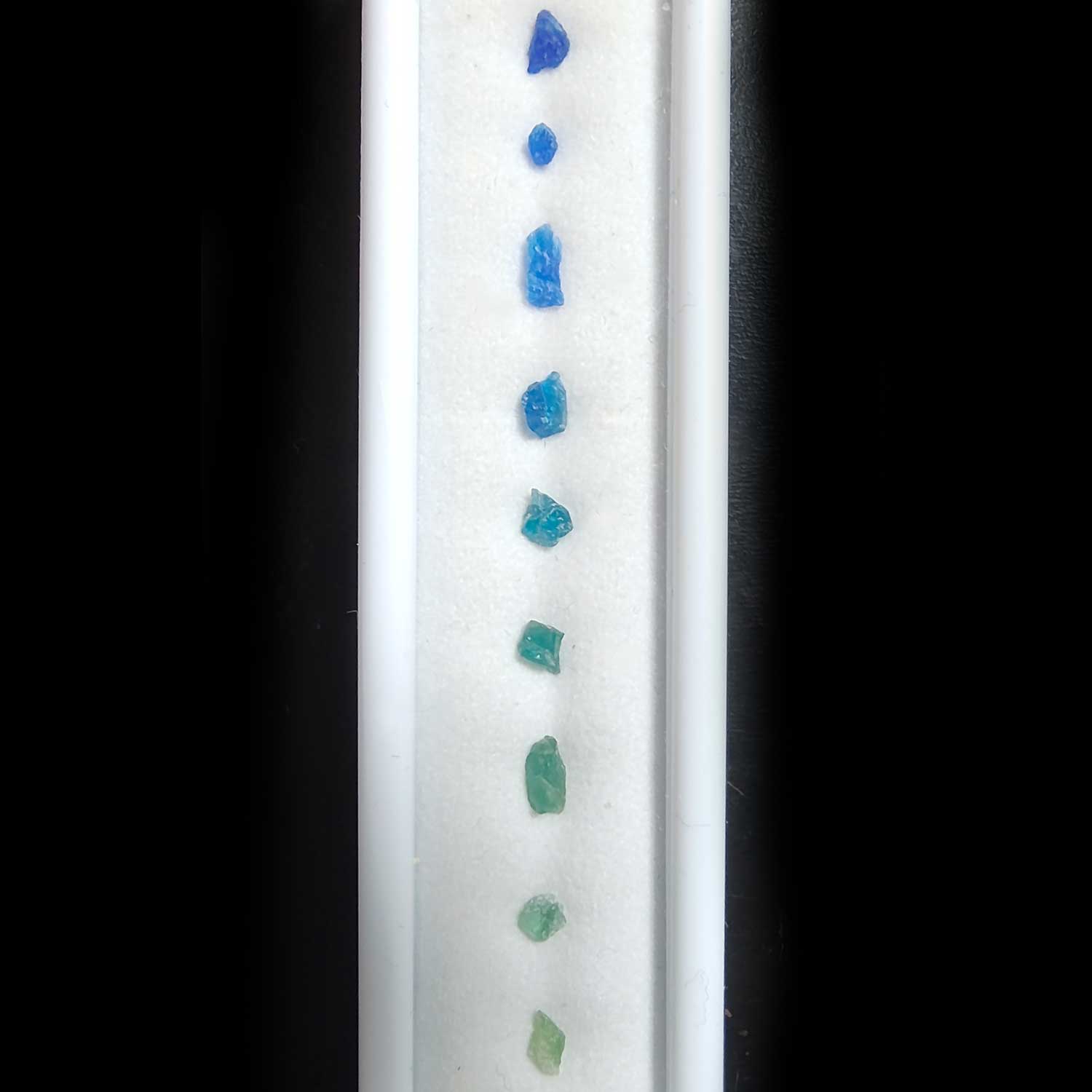 アウイナイト原石　長ケース　1.110ct