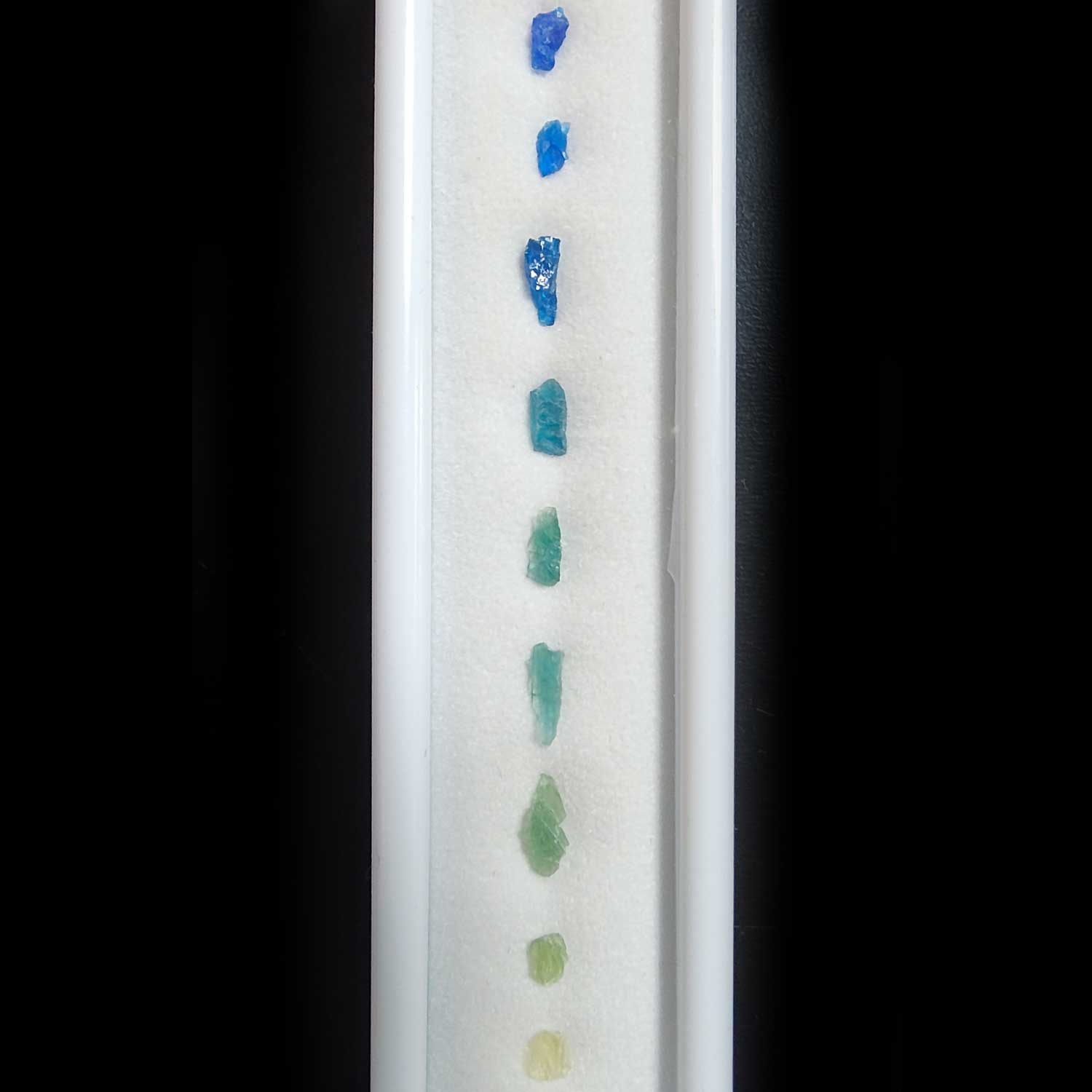 アウイナイト原石　長ケース　1.025ct