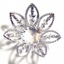 ビーズキャップ　１５ｍｍ７枚花　銀（淡桃）　５個セット