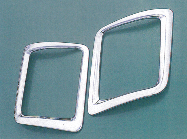 メッキヘッドランプベゼル　Ｌ／Ｒセット　GIGA（H22.5～H27.10）