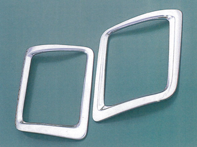 メッキヘッドランプベゼル　Ｌ／Ｒセット　GIGA（H22.5～H27.10）