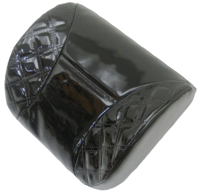 ファンキー  ブラック　腰当てクッション