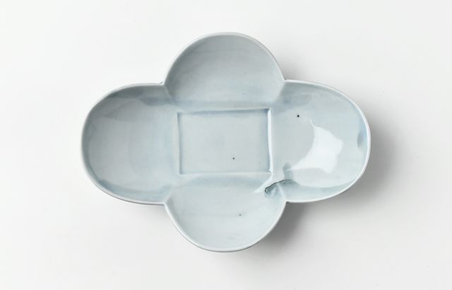 水野克俊 白磁口紅桜8寸皿 ｜ 暮らしのうつわ花田 和食器 通販