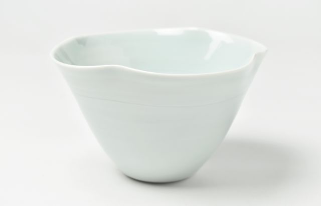 陶房独歩炎 43B 青白磁花びら8寸皿 ｜ 暮らしのうつわ花田 和