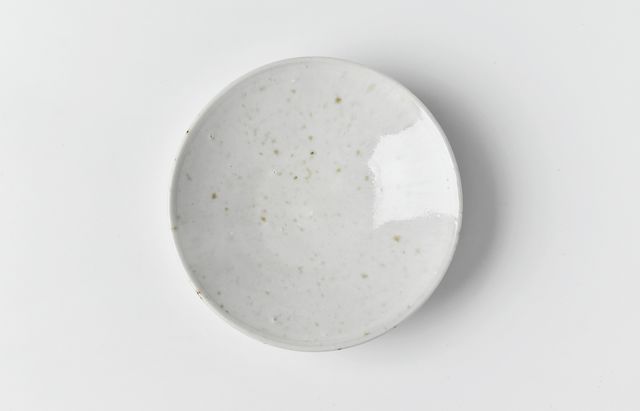 稲村真耶 白磁輪花楕円小皿 ｜ 暮らしのうつわ花田 和食器 通販