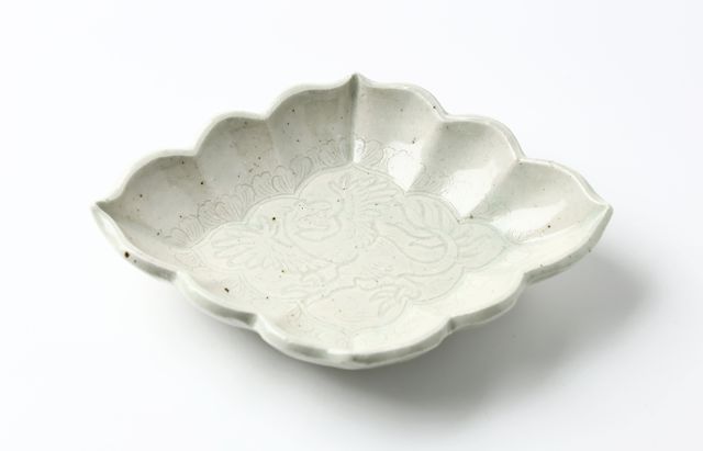 松浦コータロー 色絵 レンゲ 蓮華 A 触れたくなる、華やかな色絵「蓮華～renge～」 │ ヒトサラマガジン