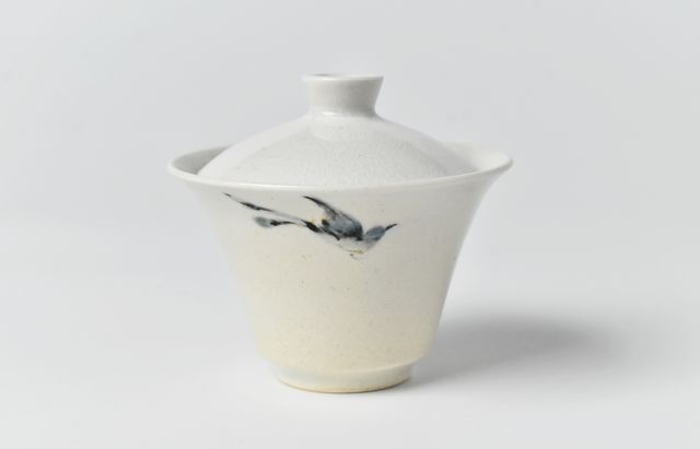 松本郁美さん　色絵鉢　未使用品1個 松本郁美 3E 貫入灰釉色絵蓋碗（舞楽人） ｜ 暮らしのうつわ花田 和