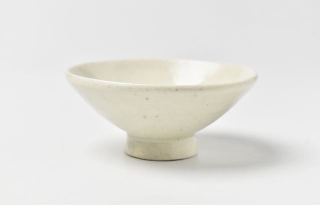 日高伸治 32 白磁俵形花入 小 ｜ 暮らしのうつわ花田 和食器 通販