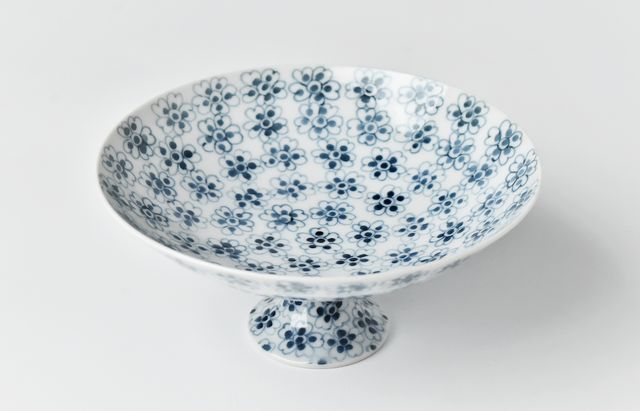 懐石 染付 輪花 牛上笛吹童子紋 皿 九枚(K-XA834) Price Gift｜染錦輪つなぎ 菊型和皿揃｜西海陶器 | SAIKAI B-SHOP