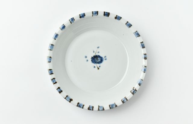 九谷青窯 88 印判うず巻8寸皿 ｜ 暮らしのうつわ花田 和食器 通販