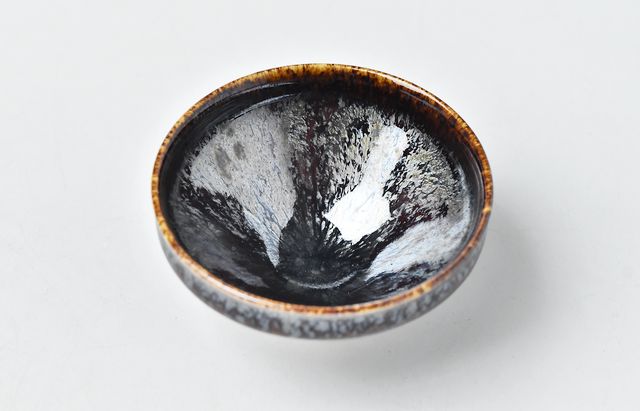 江戸時代　古清水　呉須鉄絵　山文様　
【野々村仁清】銘　広口朝顔形　水指　です 江戸時代 古清水 呉須鉄絵 山文様 【野々村仁清】銘 広口朝顔形 水