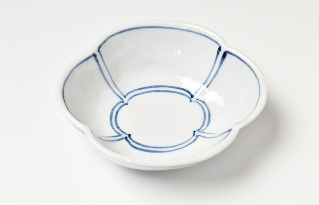 青色と白色の花柄八角形皿2枚セット 青色と白色の花柄八角形皿2枚セット たち吉 八角形の花柄皿 2枚セット