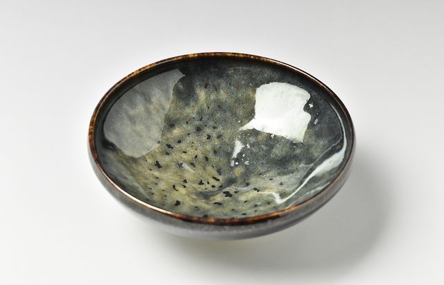 新品未使用 長谷川紀代 すかし彫花鳥文 菓子鉢 作家もの 九谷焼 共箱 共布 長谷川由香 三つ葉文楕円深鉢（小） 作家｜和食器 通販 暮らしのうつわ