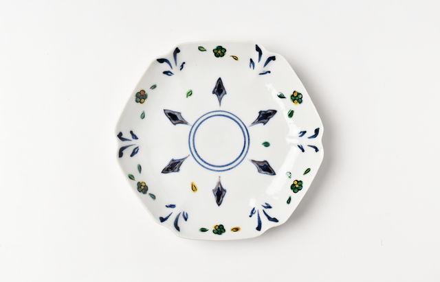 ほたる窯 色絵染付矢じり文六角皿