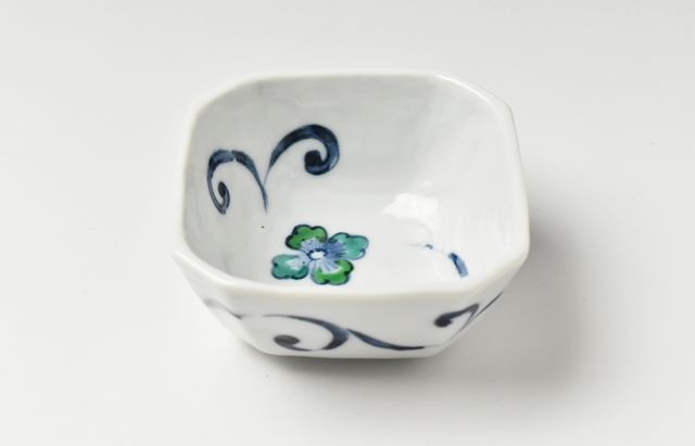 ほたる窯 色絵唐草角小鉢 ｜ 暮らしのうつわ花田 和食器 通販