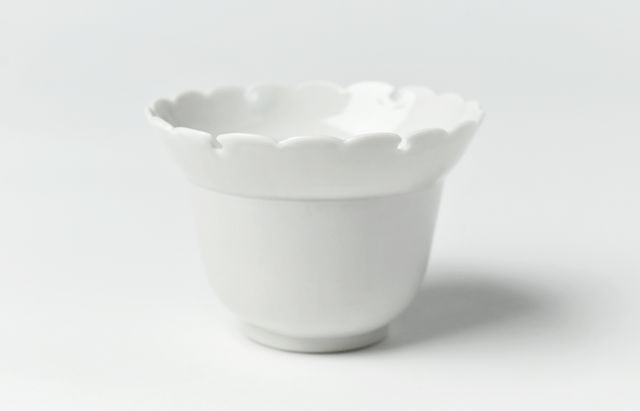 水野克俊 49 白磁口紅花形皿 ｜ 暮らしのうつわ花田 和食器 通販