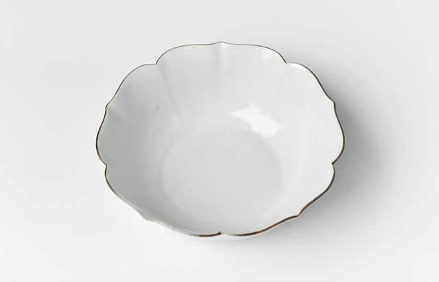 水野克俊 36 白磁口紅五弁輪花浅鉢 ｜ 暮らしのうつわ花田 和食器 通販