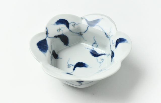 新品 岩永浩 芙蓉手草花文輪花向付 6個セット 染付 有田焼 うつわ花田 岩永 浩 芙蓉手文輪花蓋向付 ｜ 暮らしのうつわ花田 和食器 通販