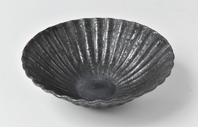 吉田学 鉄釉反り鉢（大） ｜ 暮らしのうつわ花田 和食器 通販